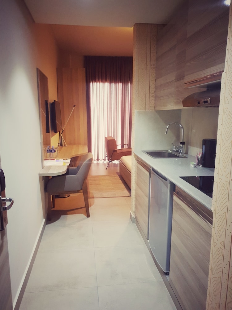 Roots Hotel Apartment 17/39