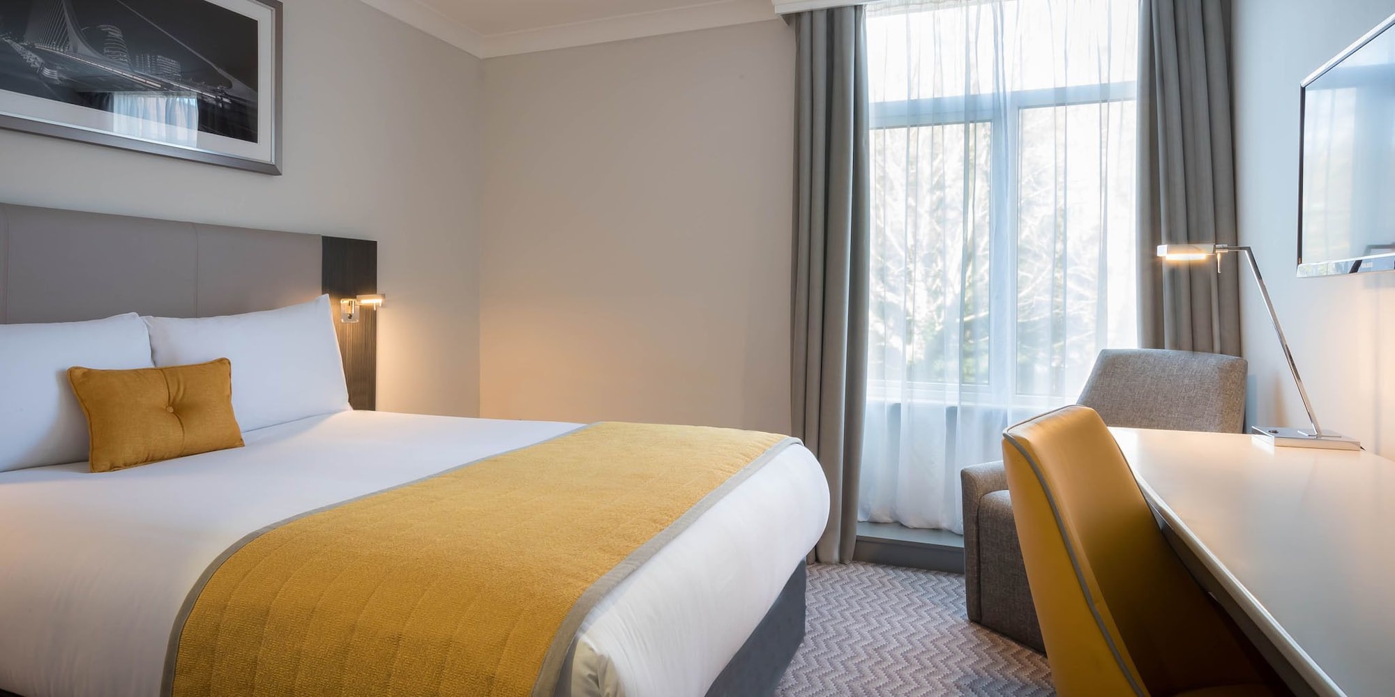 DELUXE, DOUBLE BED