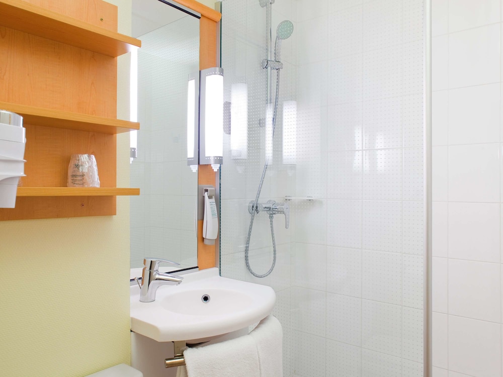 Ibis Cergy Pontoise Le Port 16/67
