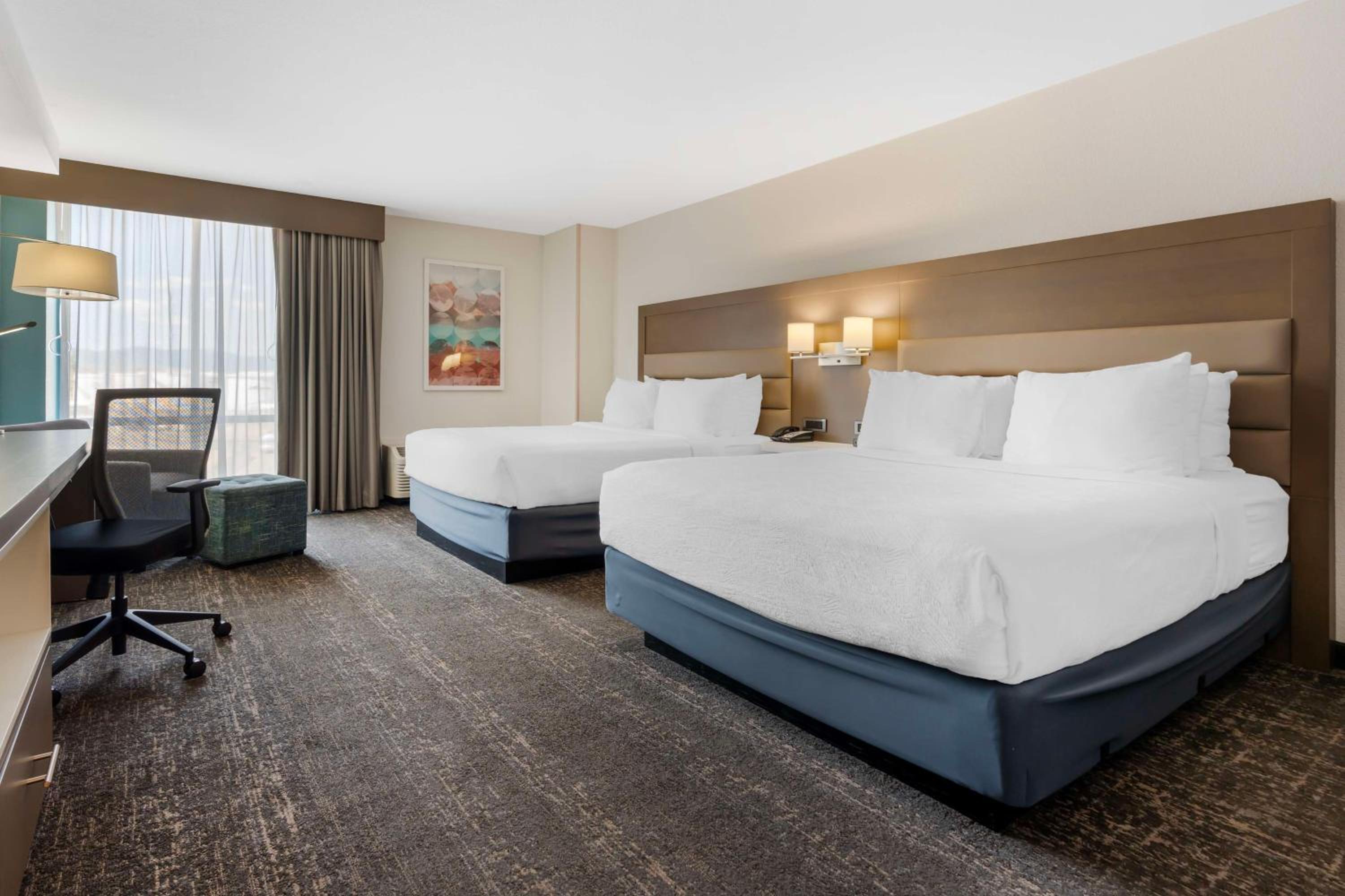 1 Bedroom, Suite, 2 Queen Beds, Sofa