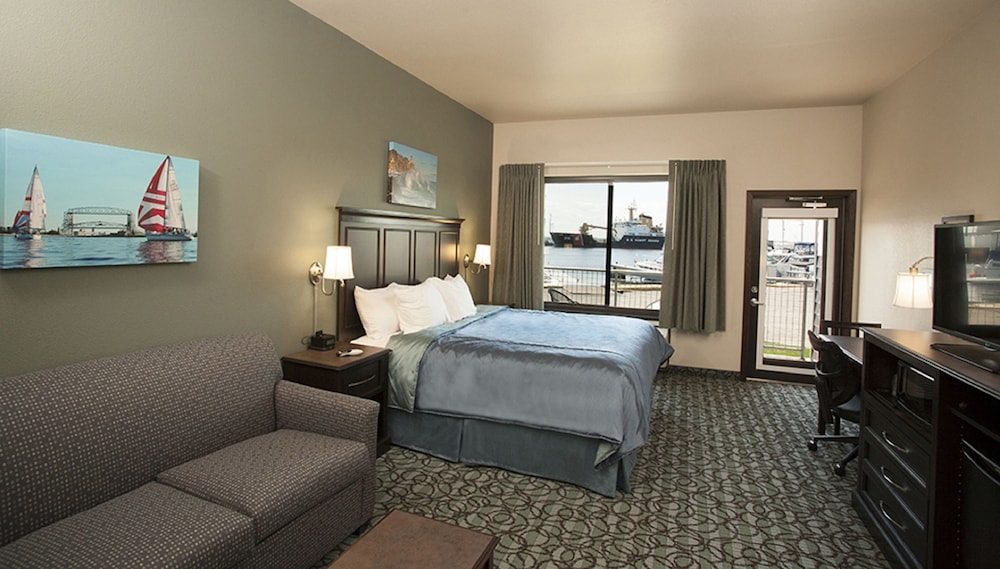 Park Point Marina Inn 16/72