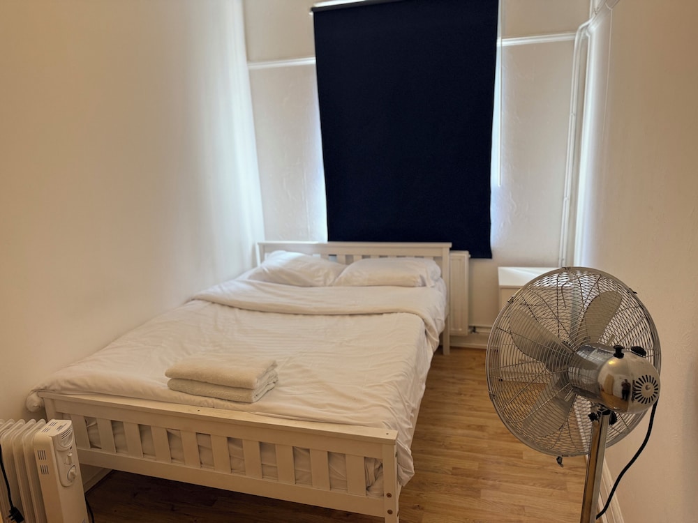 Rahal Hotel Hackney London 25/47