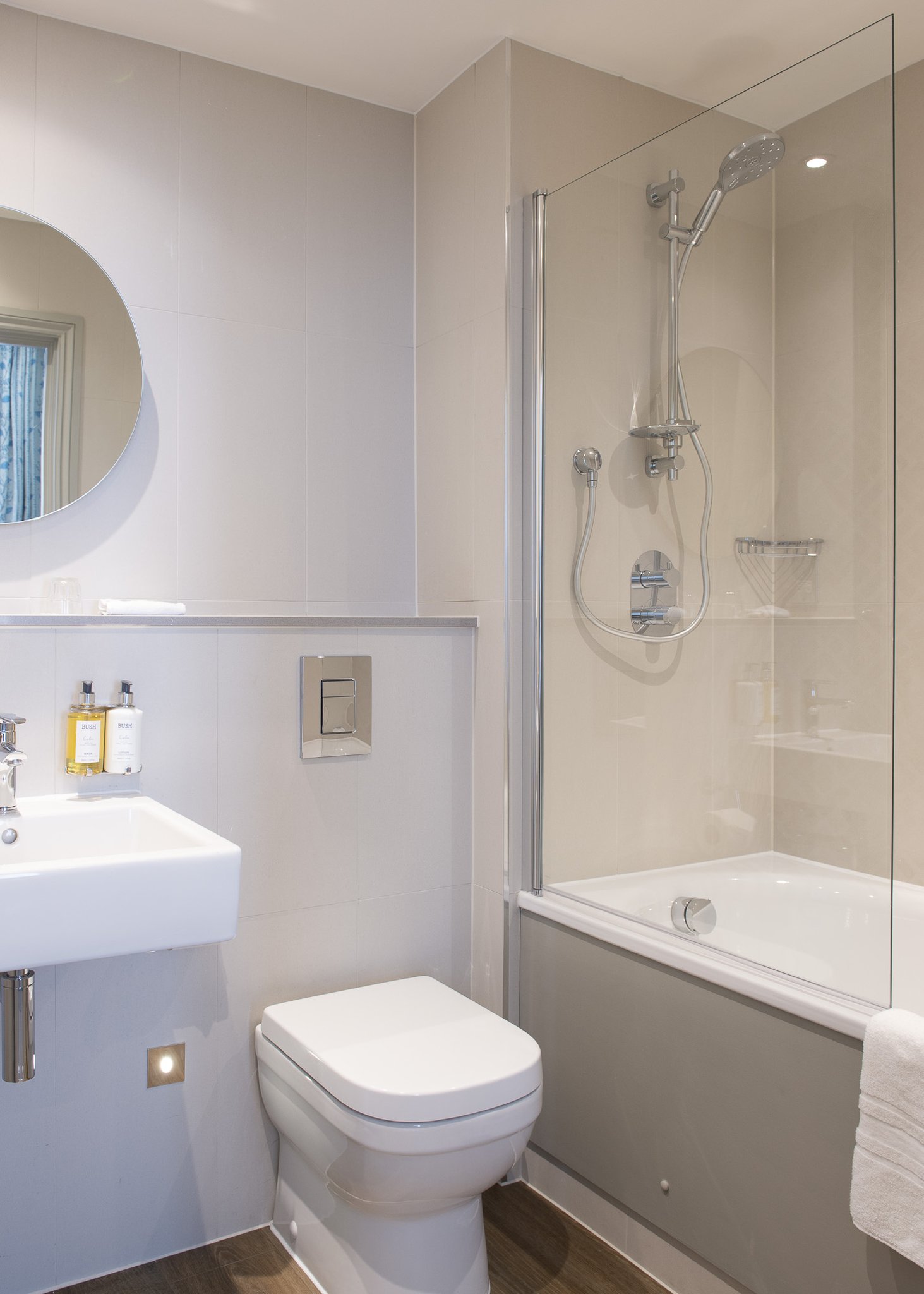 Bush Hotel Farnham 45/50