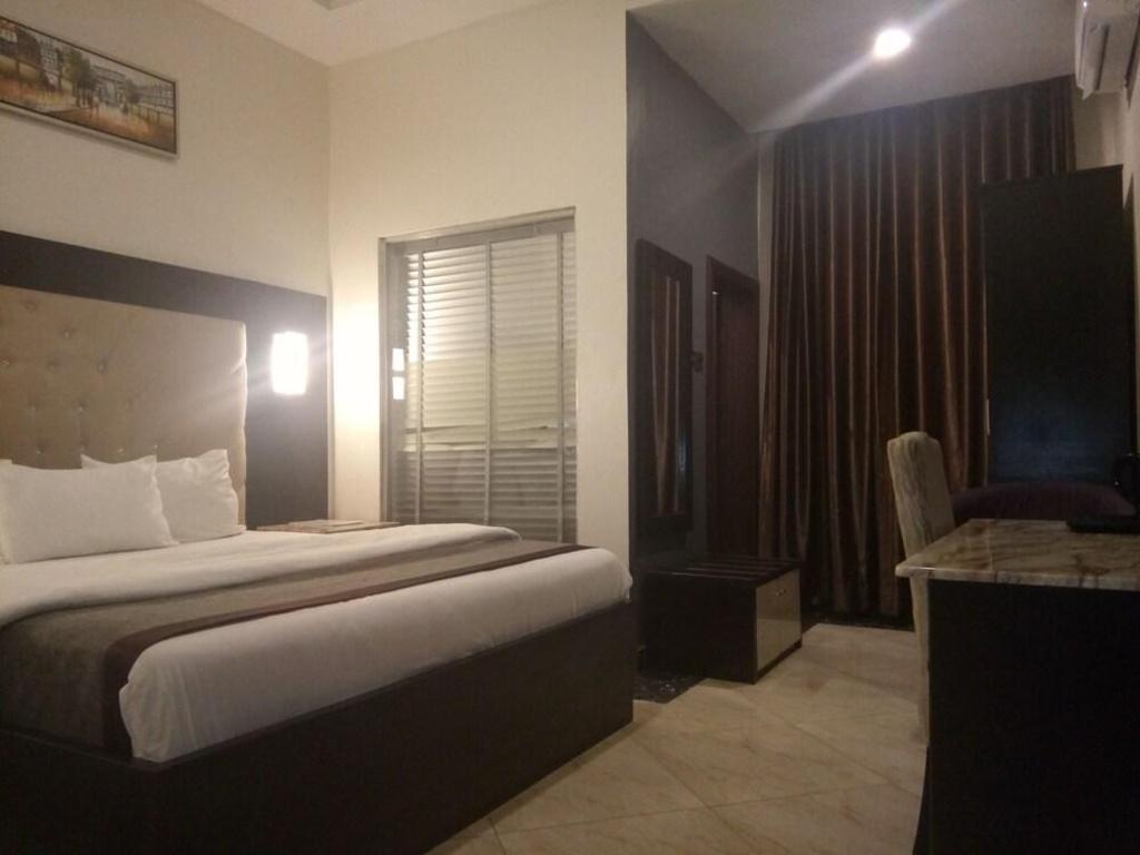 De Gladys Hotel 6/14