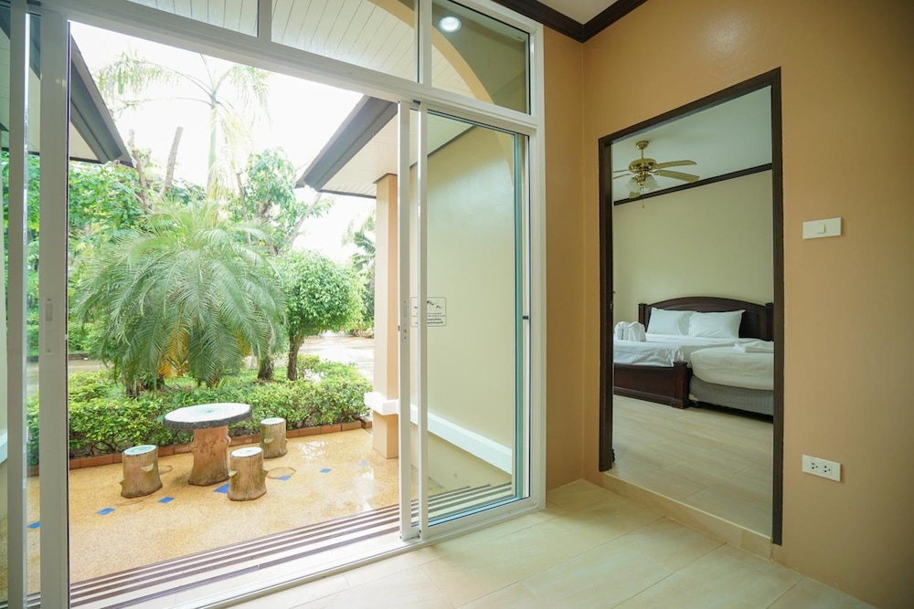 Baan Faa Talaychan Resort 65/65