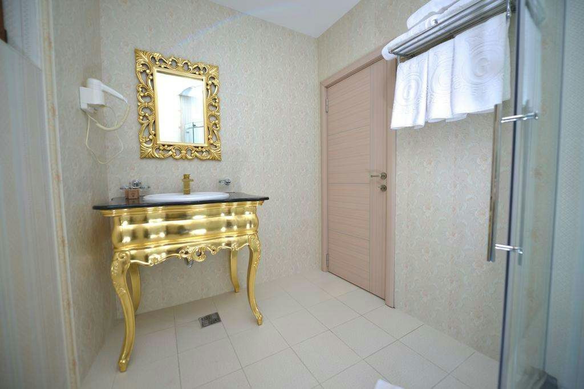Gold Hotel 6/67