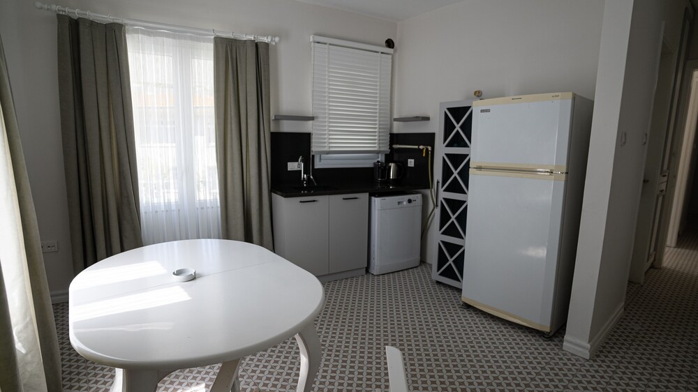 Ece Suites Apart 24/50