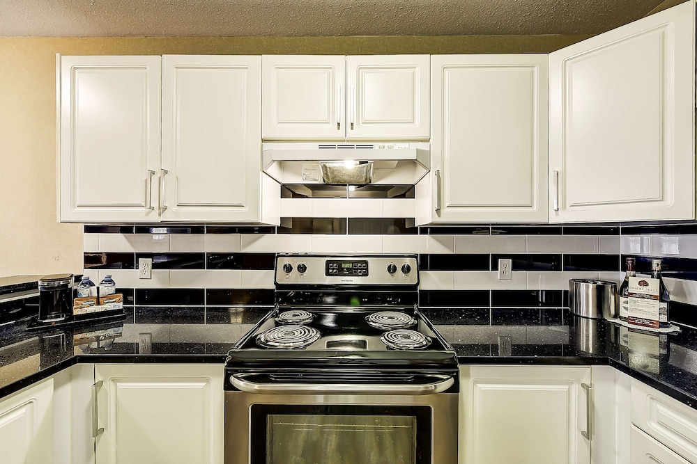 Best Western Plus Osoyoos Hotel And Suites 18/50