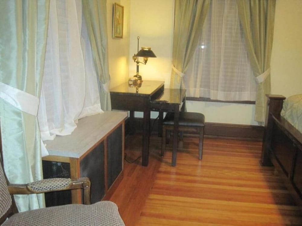 Walton Manor Inn Bed &amp; Breakfast 9/27