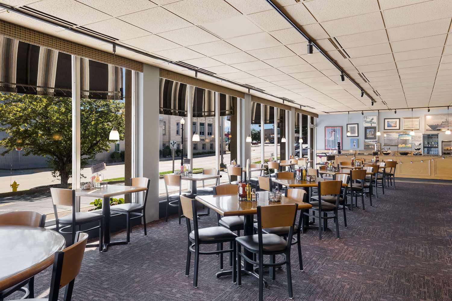 Riverfront Inn Marinette 33/43