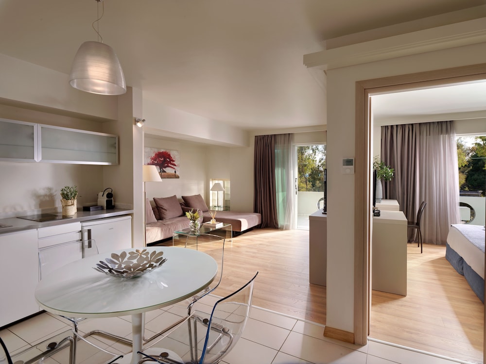 Blazer Suites 58/64