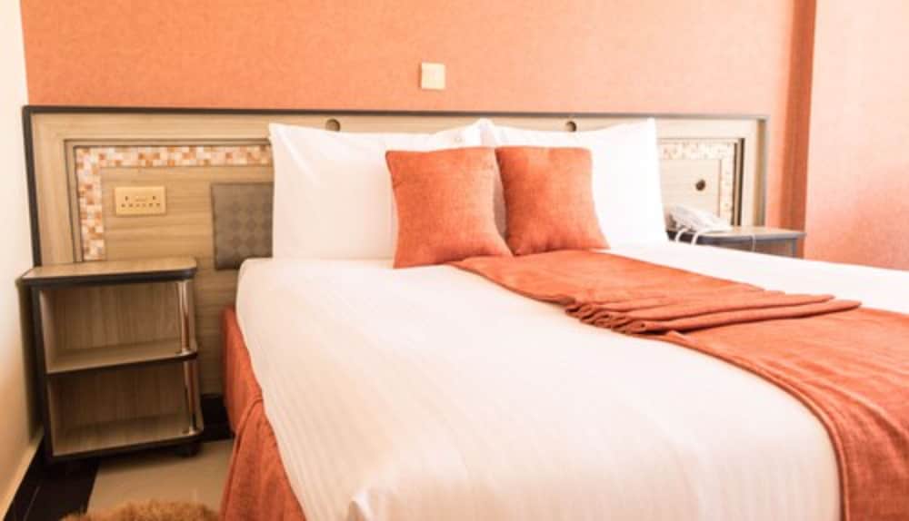 Astorian Grand Hotel 33/50