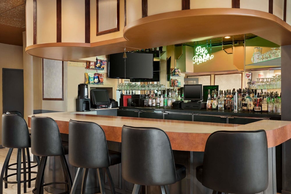 Days Inn by Wyndham Ste. Helene-de-Bagot 42/45