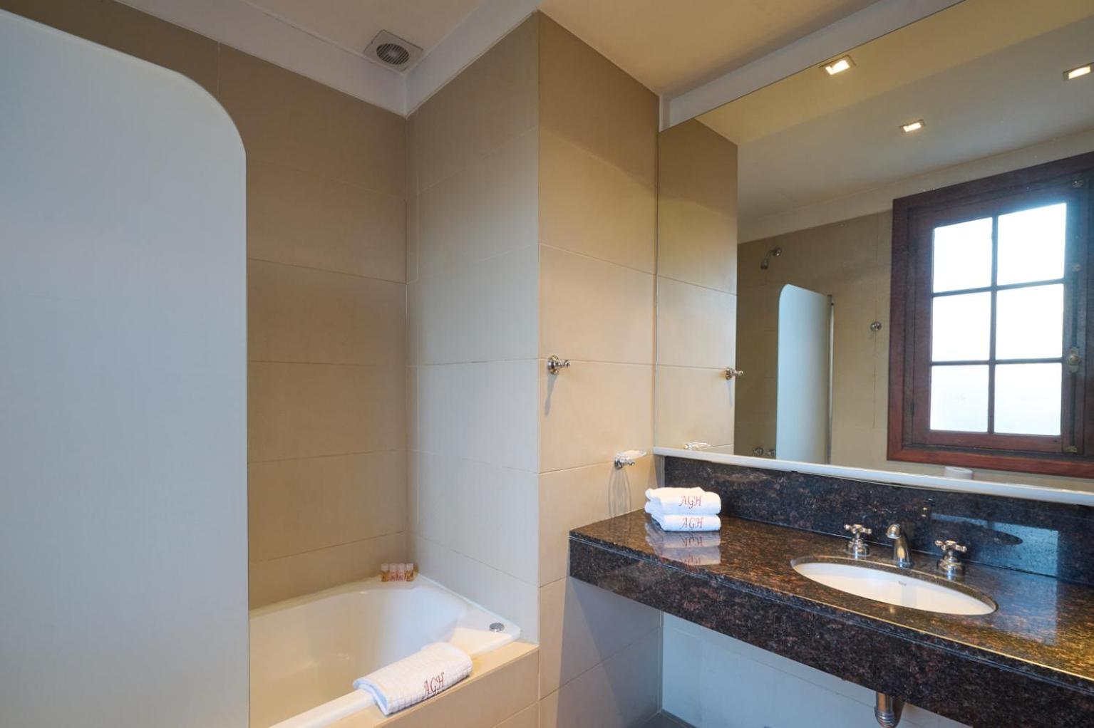 Altos de Guemes Hotel 44/50