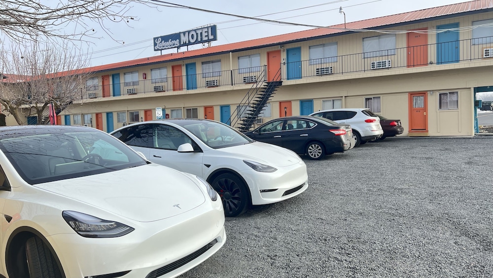 Lakeshore Inn 33/53