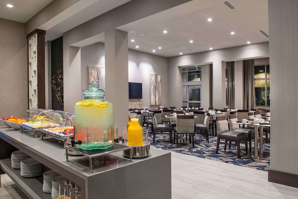 Hilton Garden Inn Foxborough Patriot Place Ma 44/56