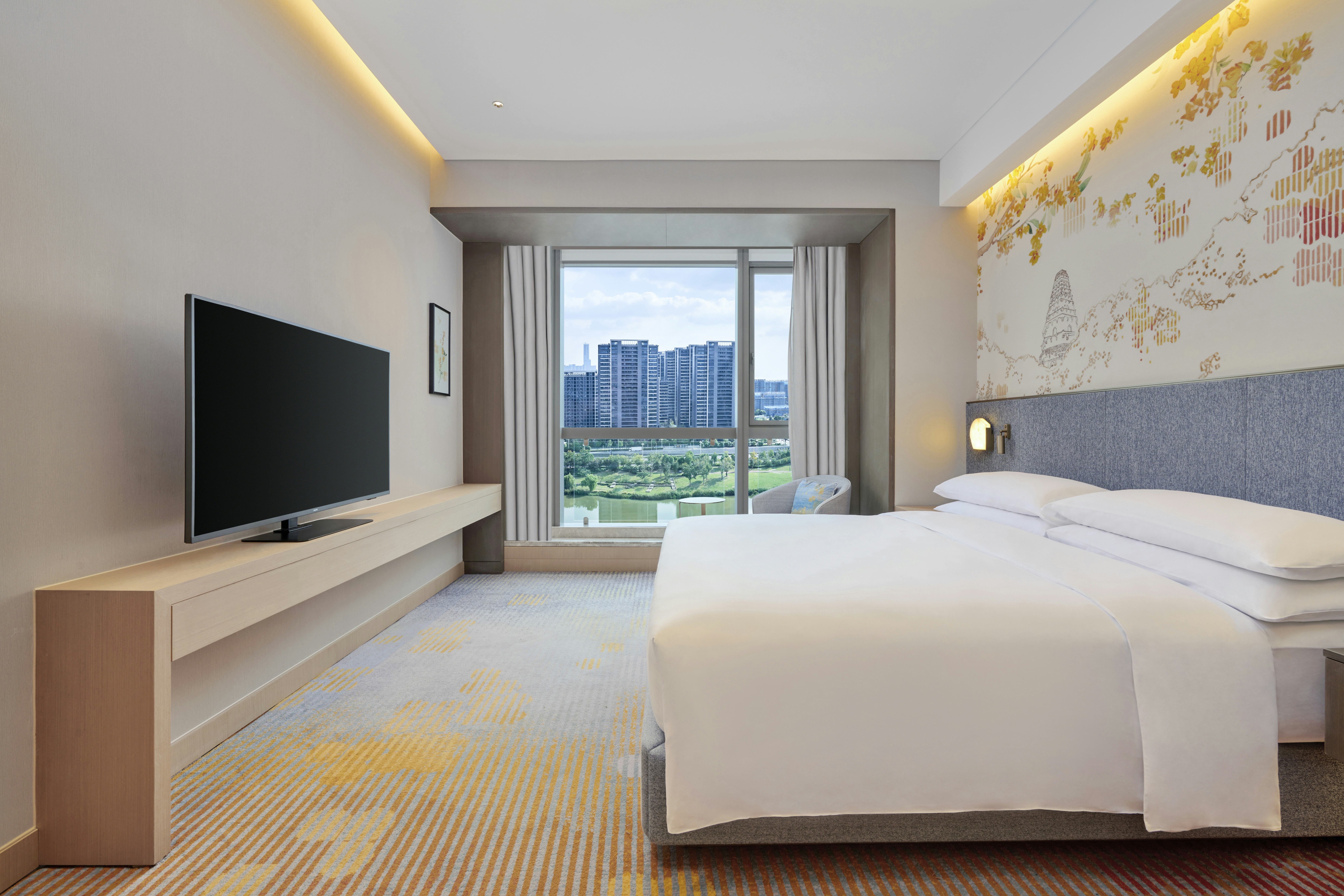 DELUXE, SUITE, KING BED