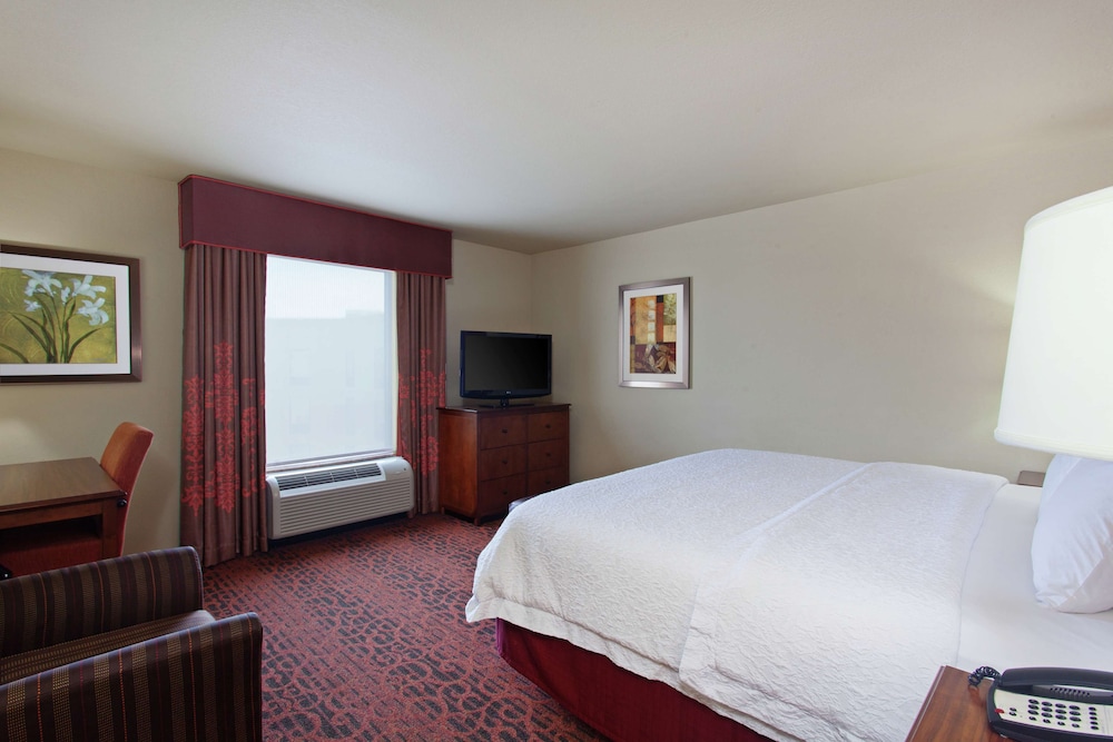 Hampton Inn and Suites Seattle-Airport/28th Ave 8/31