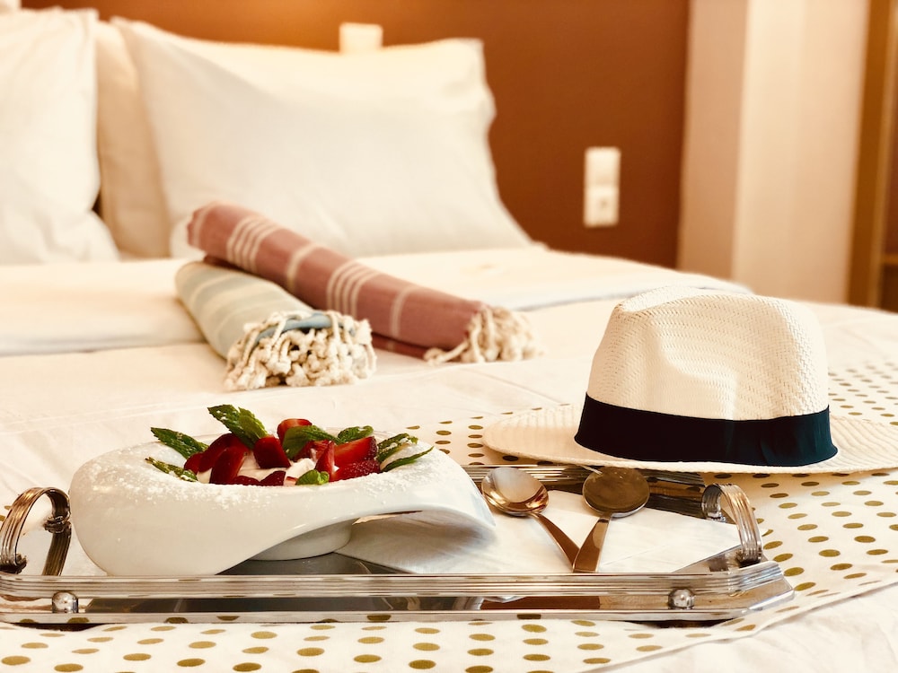 G. George Hotel 26/50