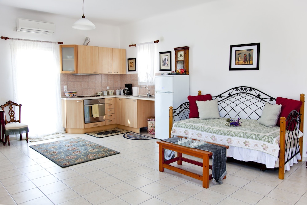 Elenis Village Suites 24/46