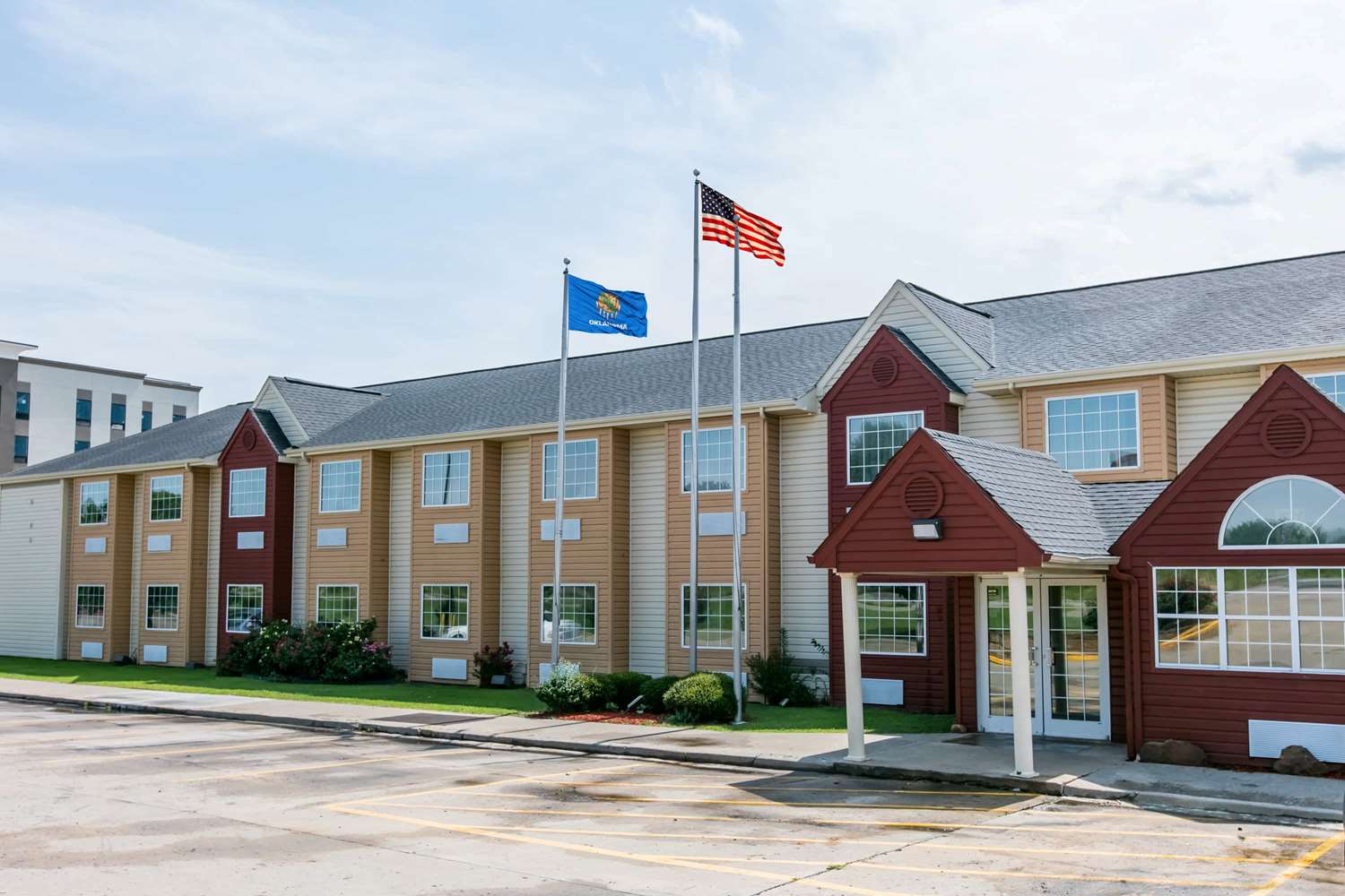 Days Inn & Suites by Wyndham Pryor 1/18