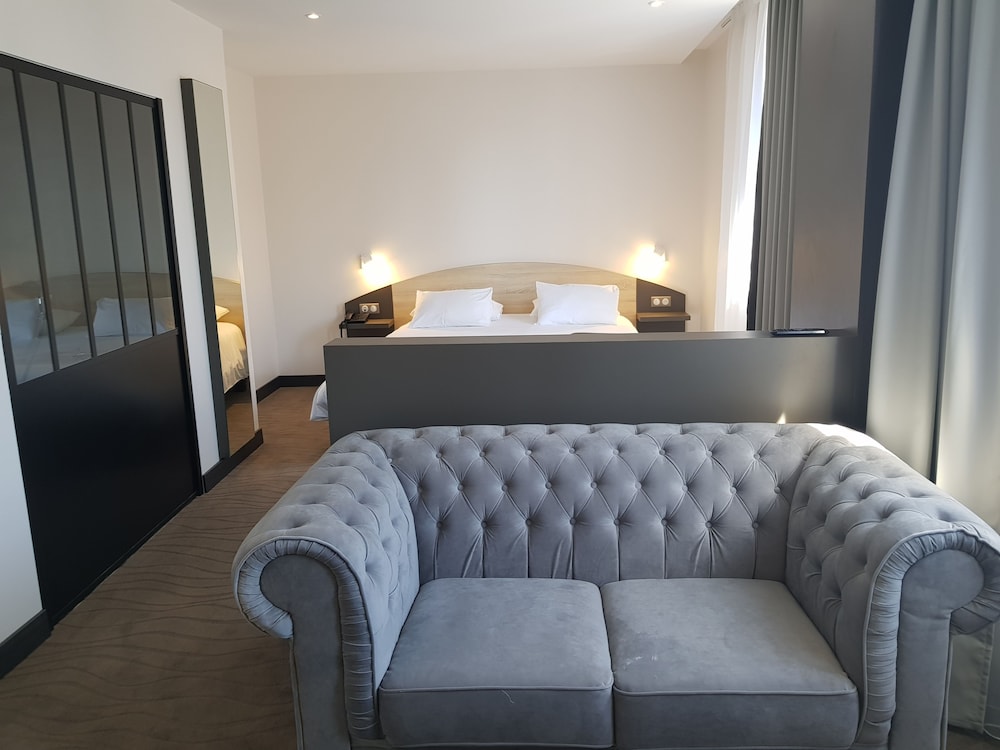 Hotel De Grignan 17/64
