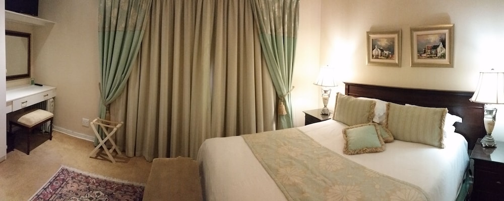 Royal Ridge Guest House and Apartments 19/70