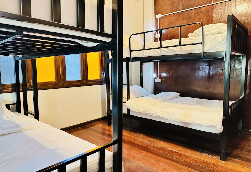 Bed in 6-Bed Mixed Dorm Room