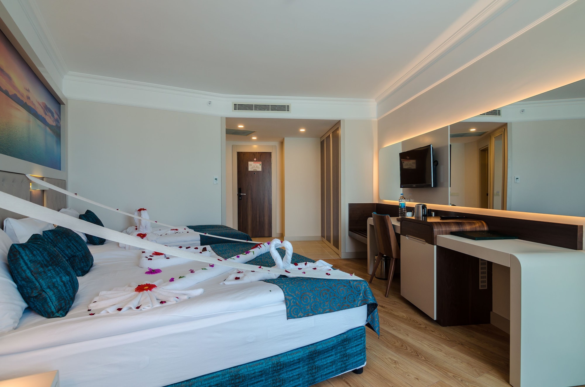 1 Bedroom, Standard, 1 Double and 1 Single Bed, Mountain View