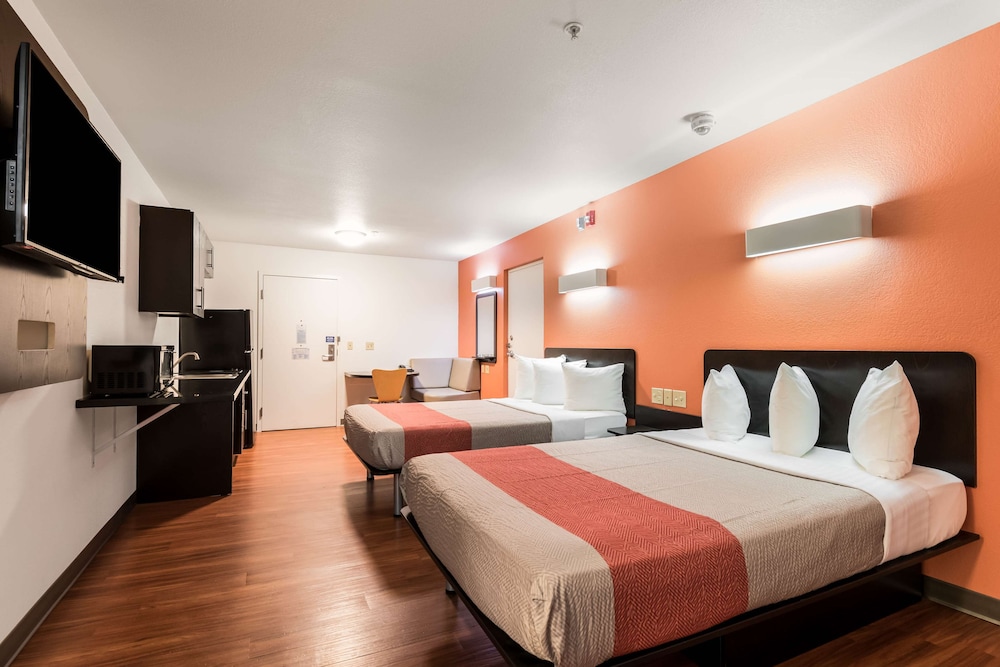 Motel6 Wilkes Barre, PA - Arena 14/51