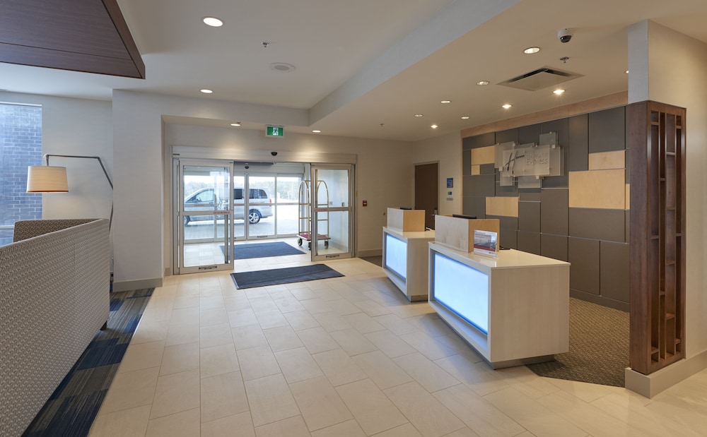 Holiday Inn Express Suites St John S Airport 25/52