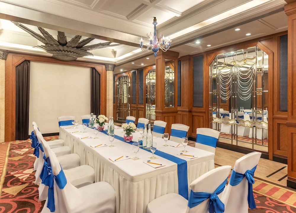 Sarovar Portico Kalupur Ahmedabad 36/42