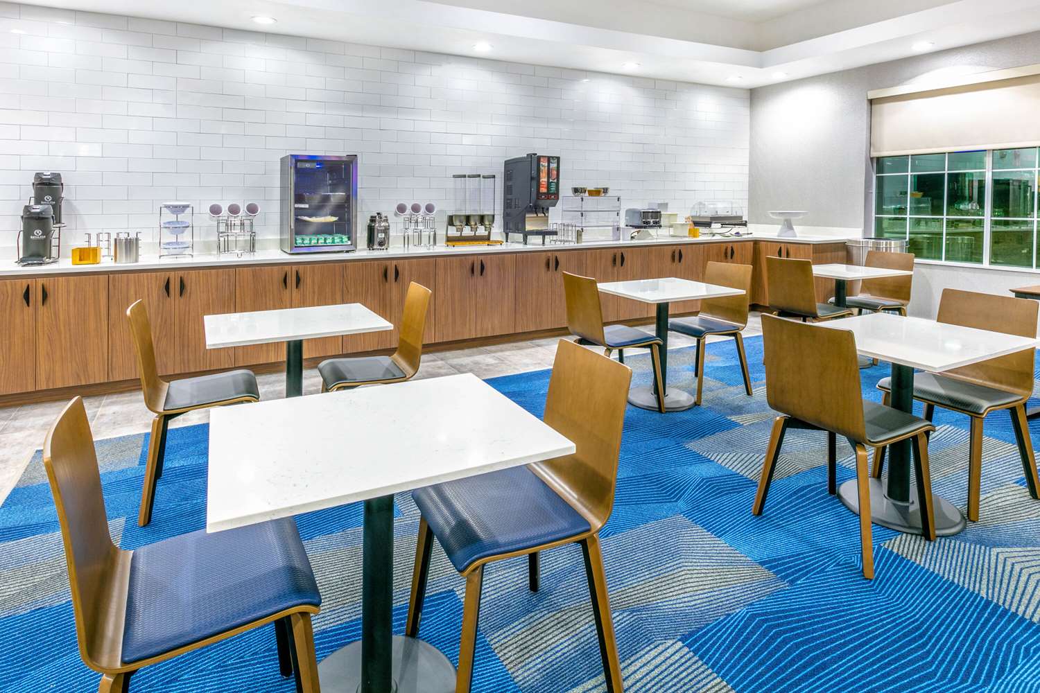 La Quinta Inn Suites Jacksonville 28/34