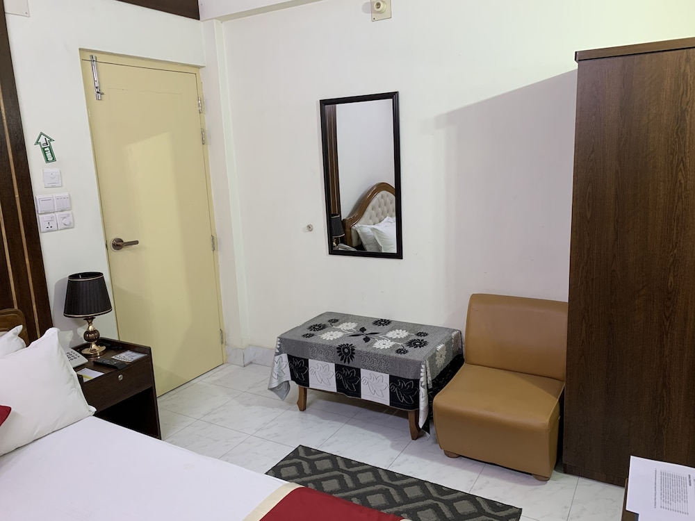 Hotel Grand Circle Inn 45/60