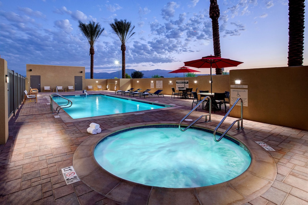 Hampton Inn and Suites Indio, CA 7/43