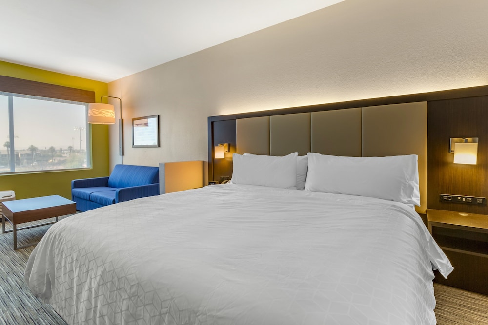 Holiday Inn Express Suites Phoenix Dwtn State Capitol 20/58