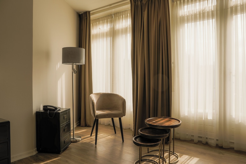 HOTEL CHARIOT 31/50