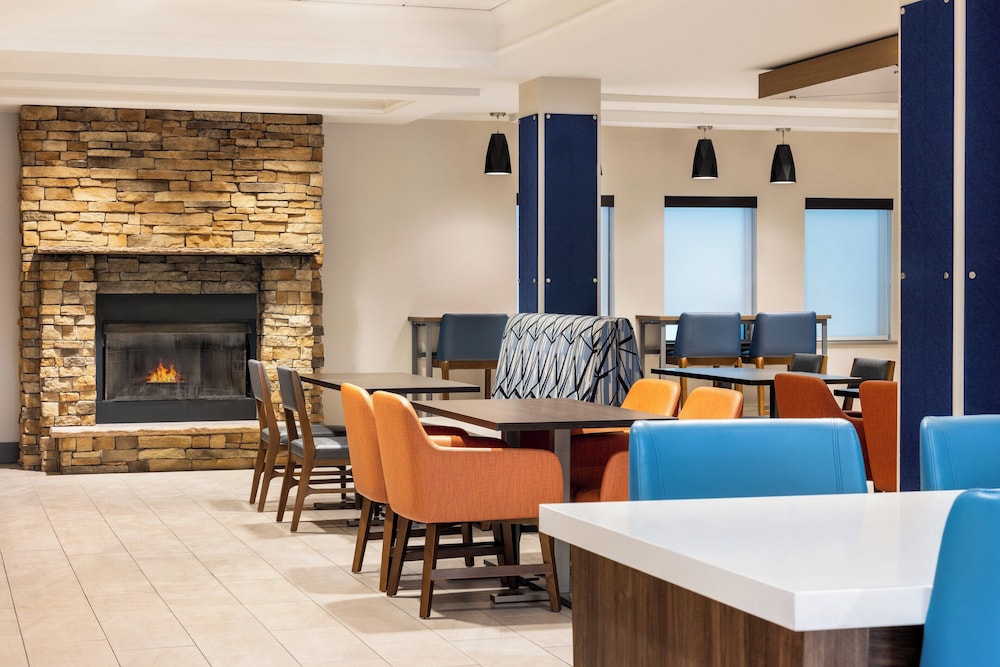 Holiday Inn Express & Suites Hagerstown 52/67