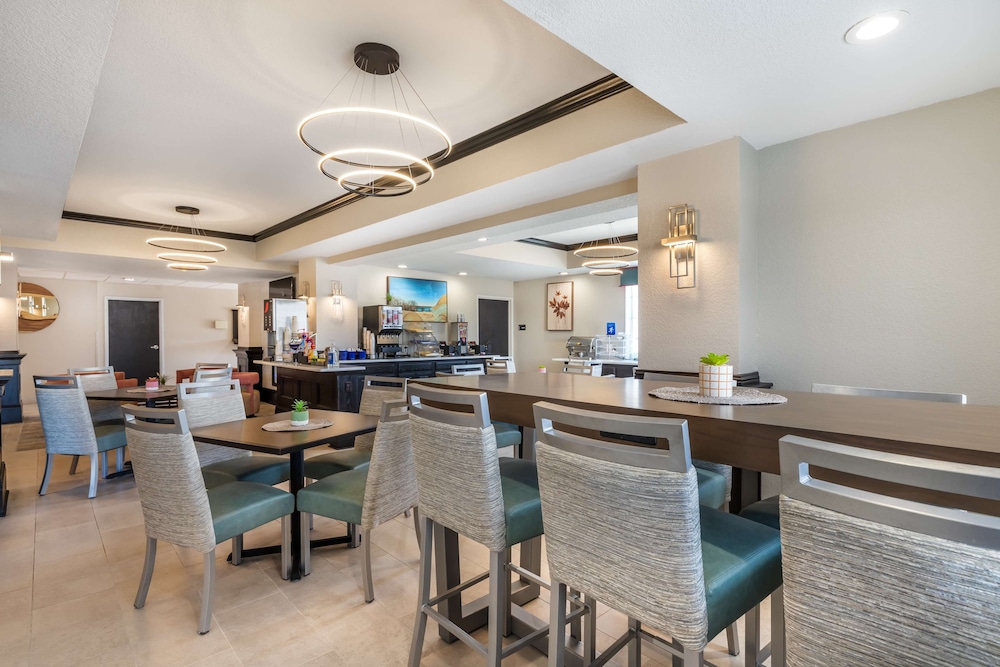 Best Western Prime Inn & Suites 20/29