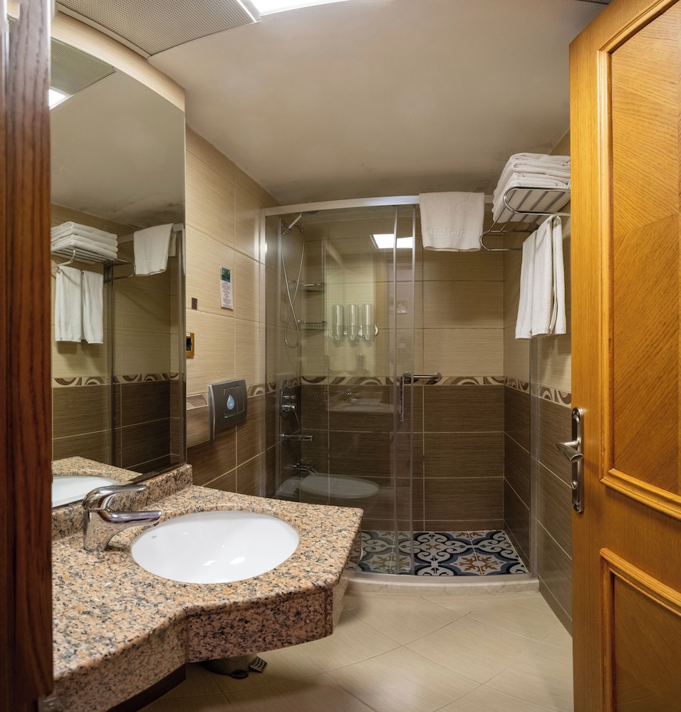 Byzantium Hotel & Suites 46/50