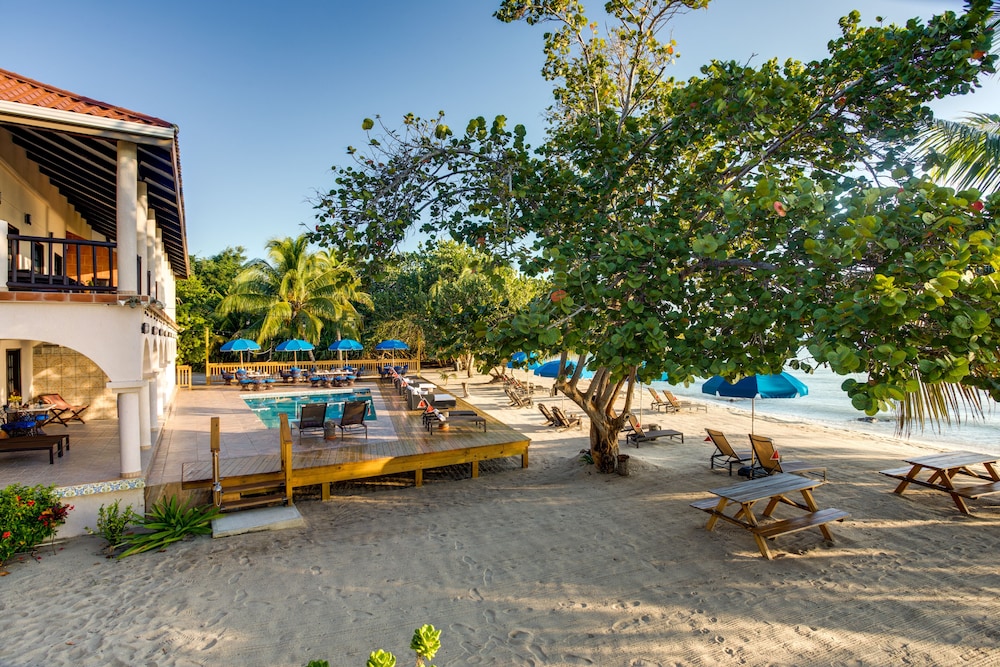 Mariposa Beach Suites 38/50