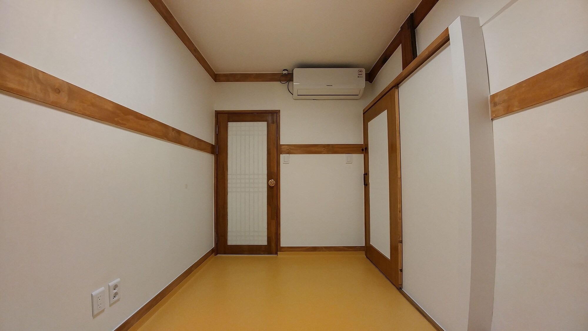 ROOM, TRIPLE, PRIVATE BATHROOM