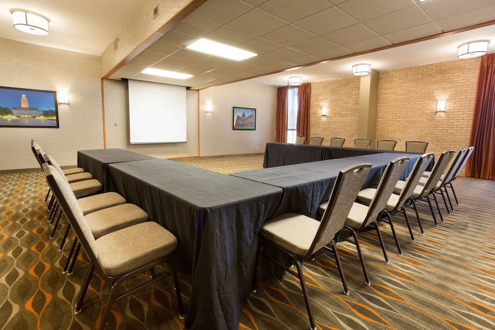Drury Inn Suites North Austin 48/50