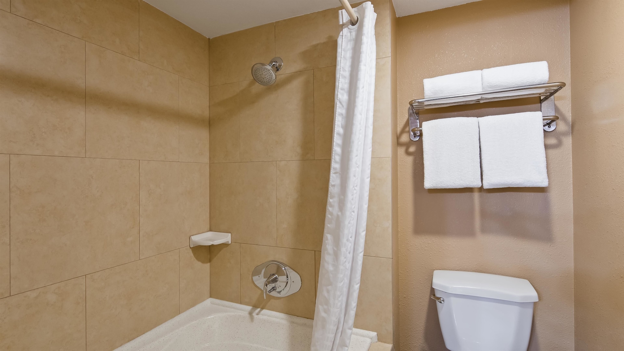 غرفة قياسية بسرير كينج مع أريكة، Royal Sun Inn & Suites 6/8