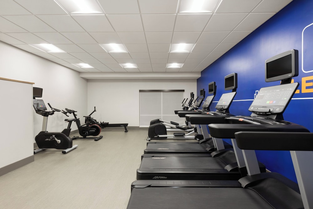 Holiday Inn Express And Suites Anchorage Midtown by IHG 36/60