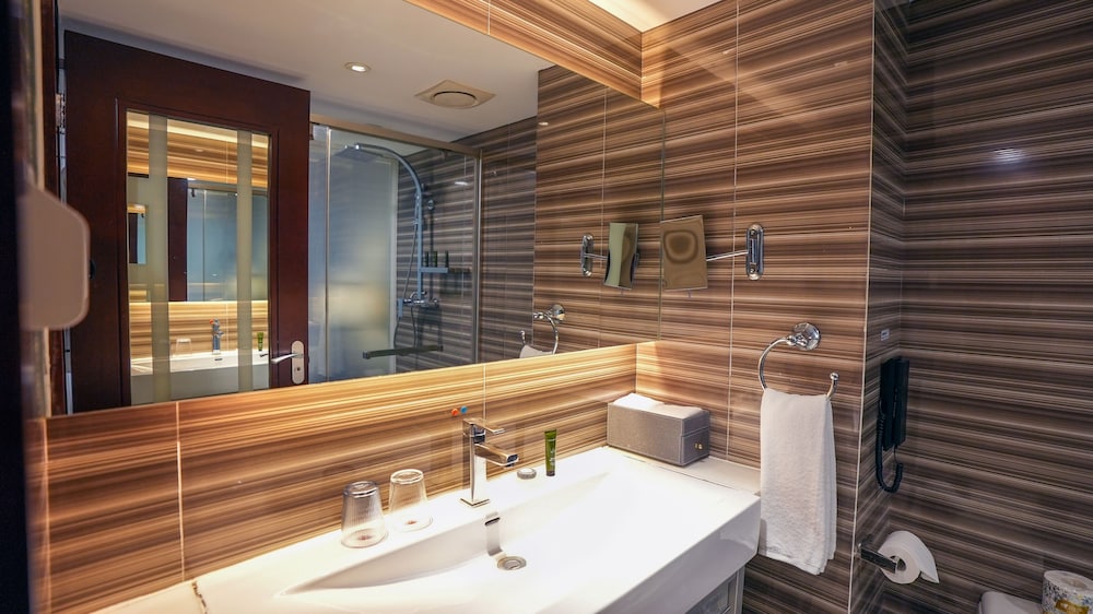 Beijing Asia Hotel 50/50