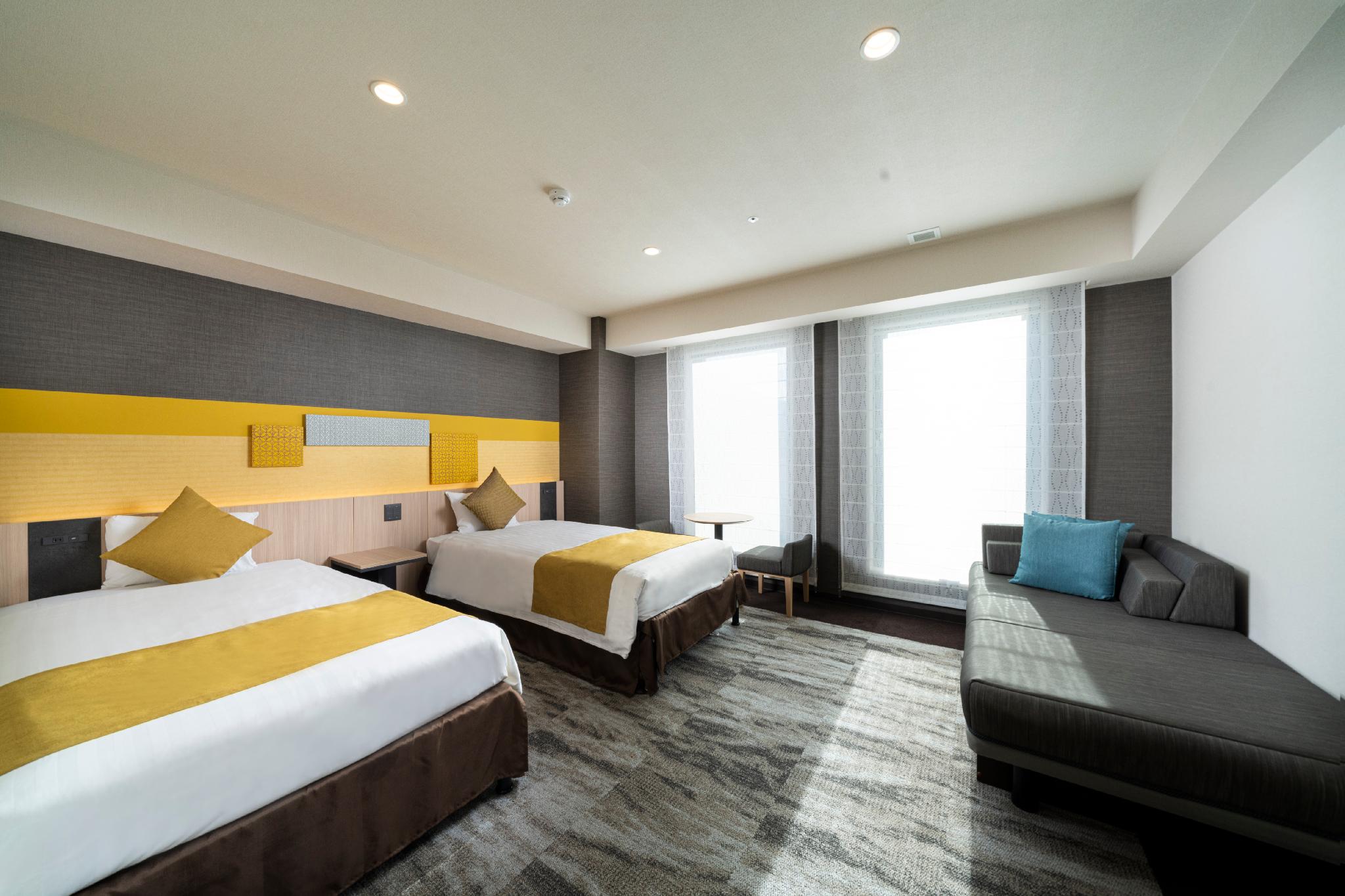 غرفة عائلية بسريرين منفصلين مع أريكة، KOKO HOTEL Tsukiji Ginza 2/2