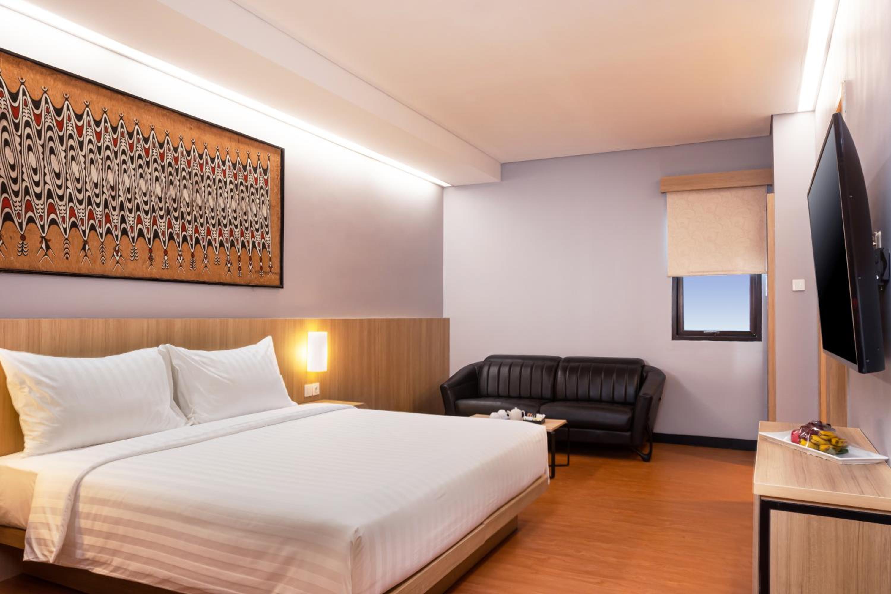 Junior Suite, Bath and Shower, Smoking