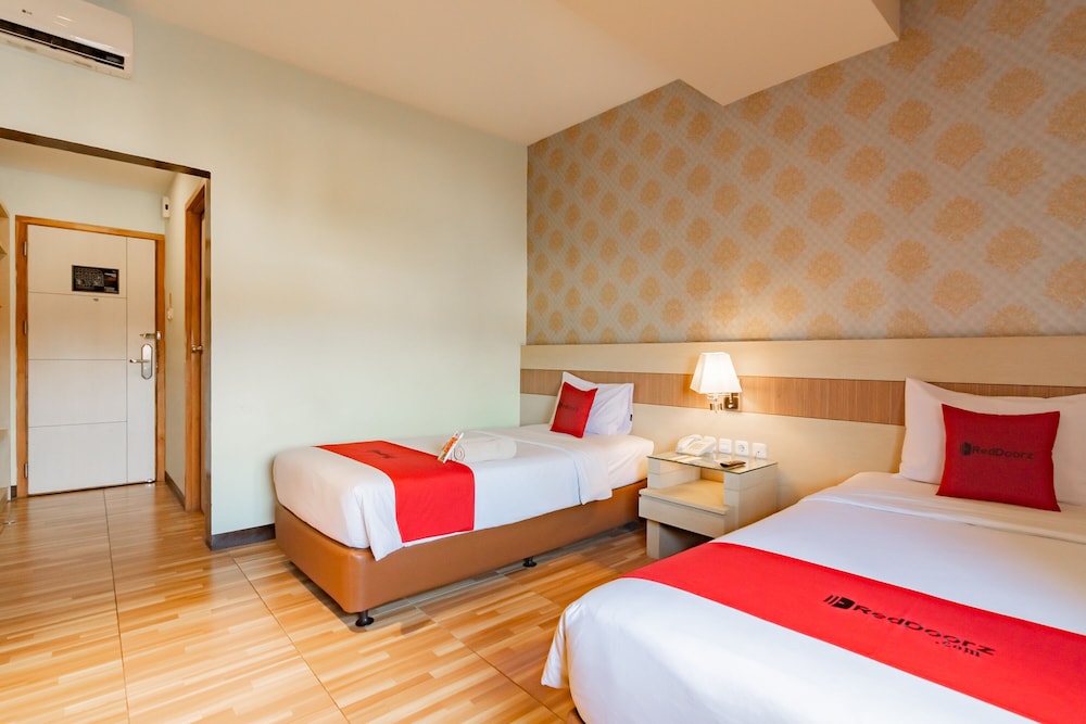 RedDoorz Premium Near Bandung Station 18/63
