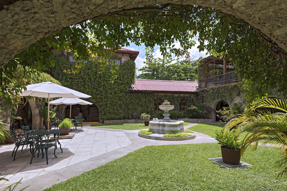 Hotel Del Patio in FLORES